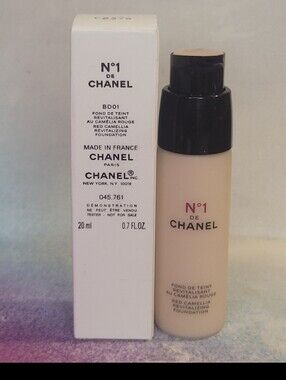 Chanel No 1 De Chanel Red Camellia Revitalizing Foundation BD01